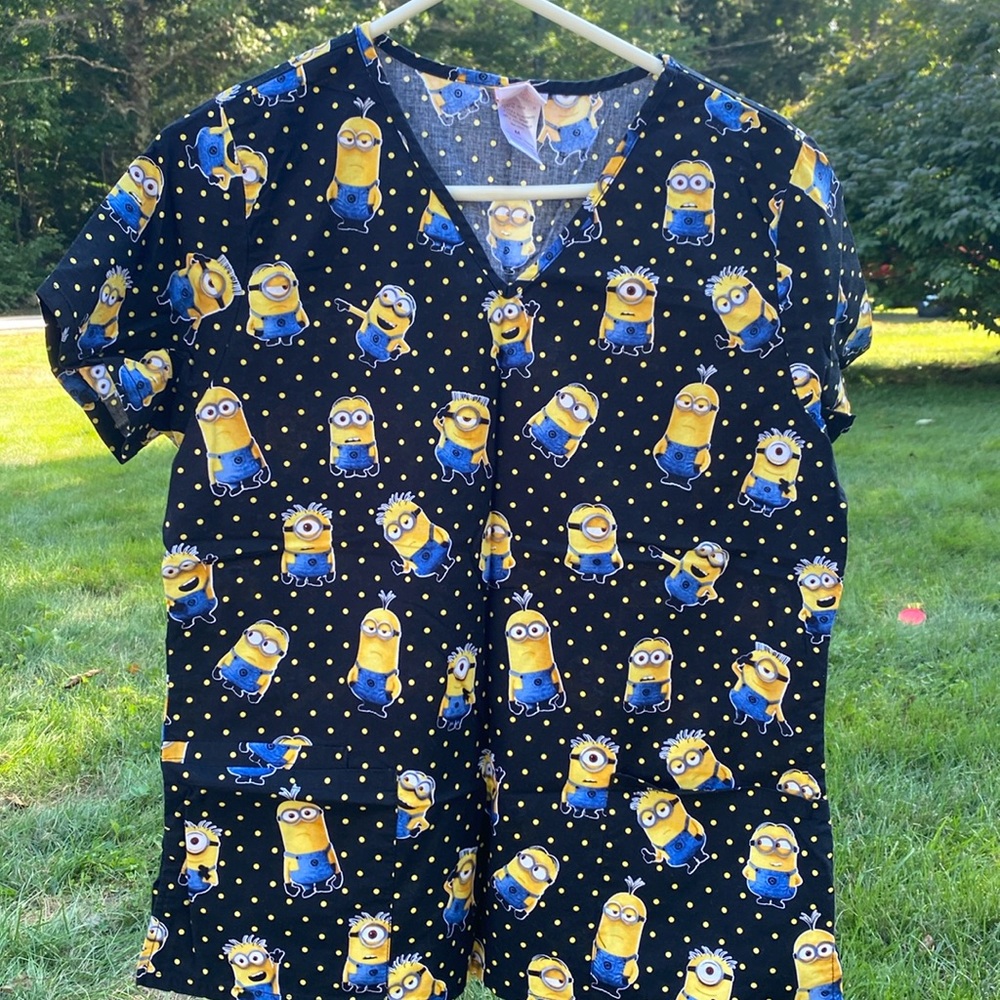 Medium Despicable Me Scrub Top